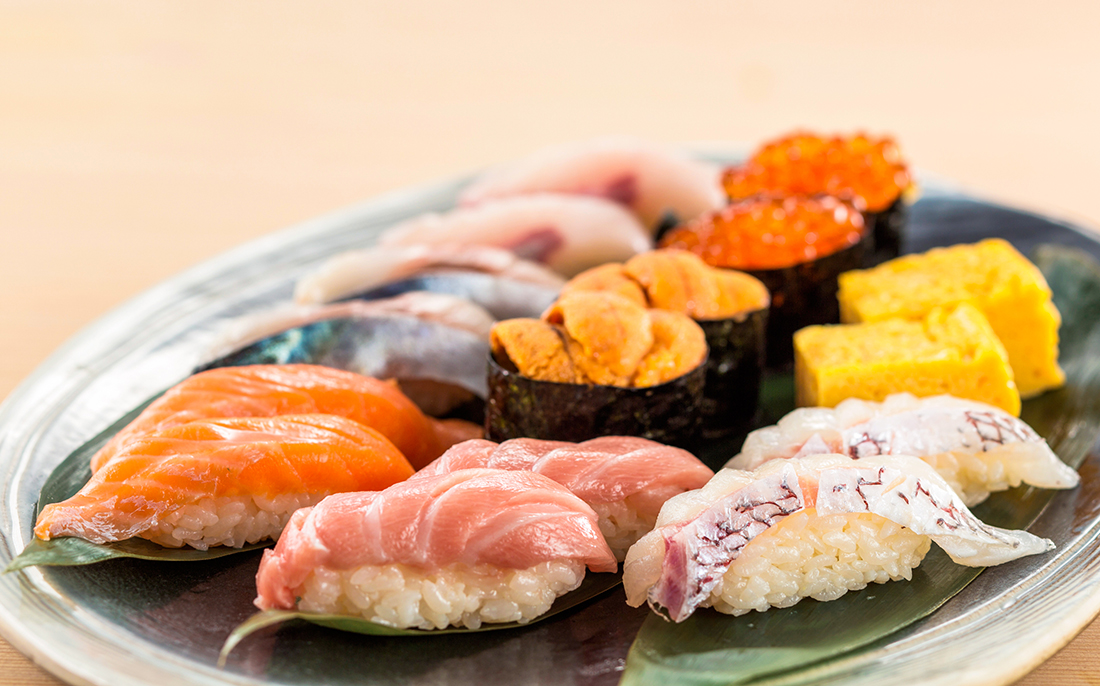 板前が目の前で握る本格的な江戸前寿司を気軽にリーズナブルにご提供します。
